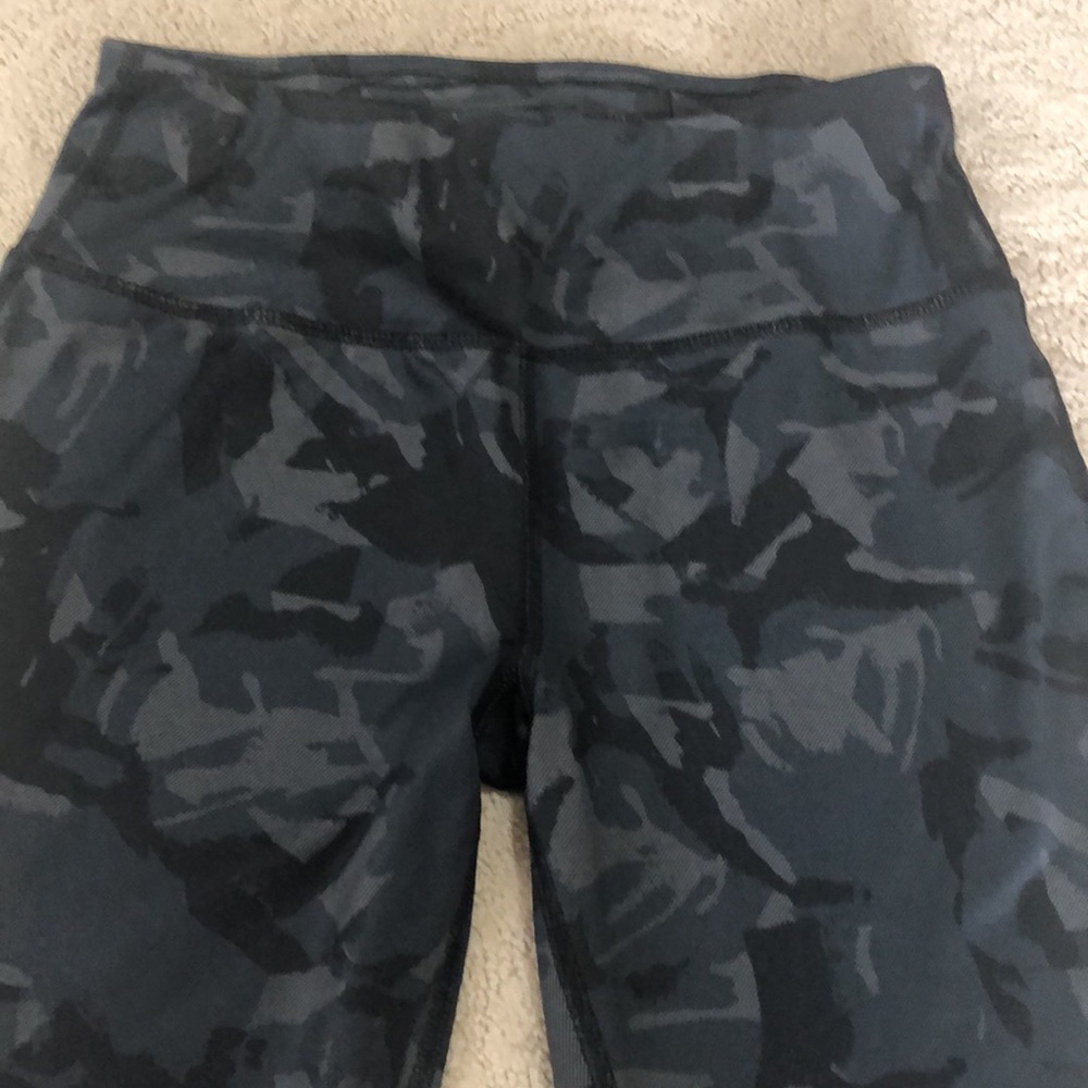 Avia running pants Sz S 4-6. Perfect condition! Black/dk blue/gray camo color
